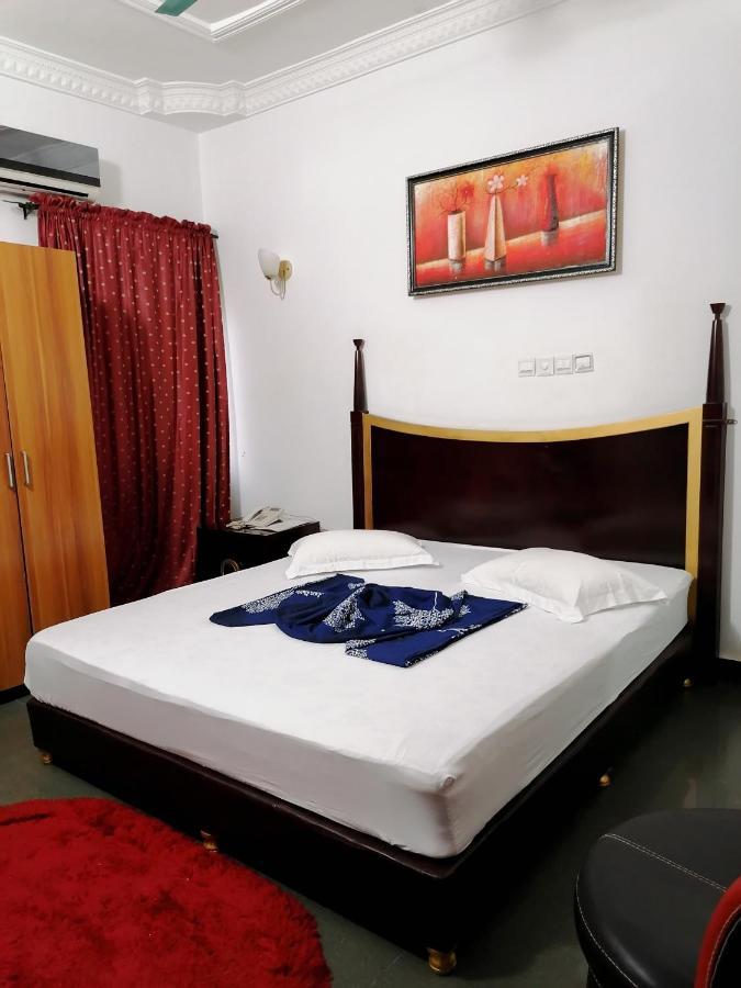 Hotel Residence Jeanne D'Arc Cotonou Exterior photo