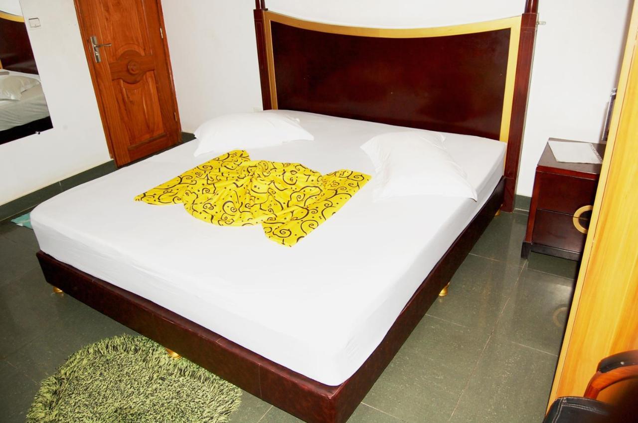 Hotel Residence Jeanne D'Arc Cotonou Exterior photo
